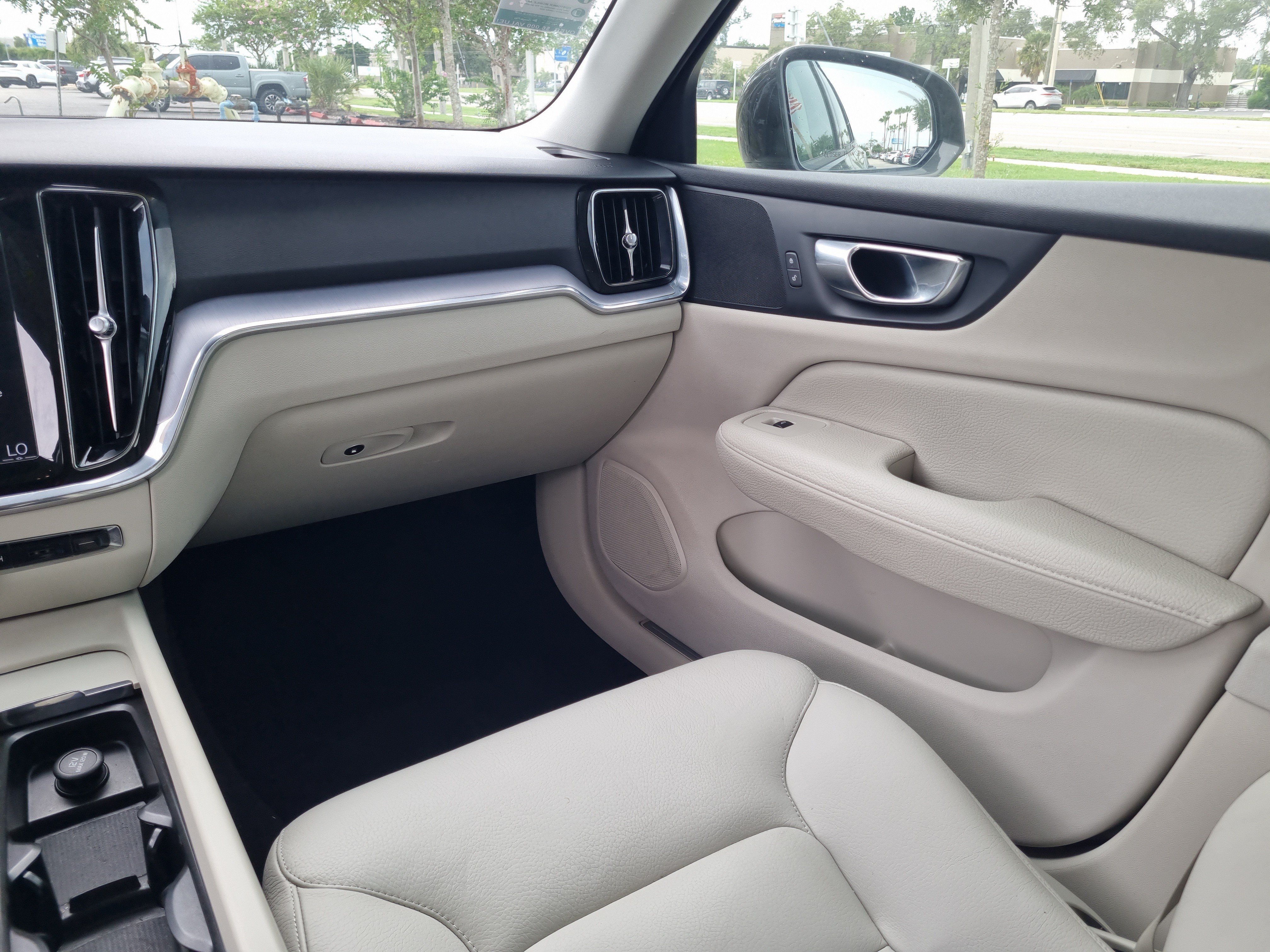 Used 2020 Volvo V60 T5 Momentum FWD image 19