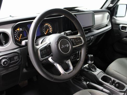 Used 2024 Jeep Wrangler Sahara image 24
