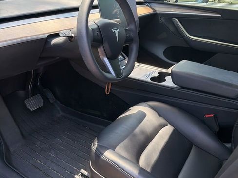 Used 2025 Tesla Model Y Long Range RWD image 5