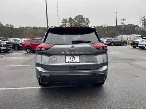 Used 2024 Nissan Rogue SV image 10