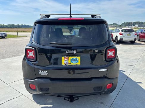 Used 2015 Jeep Renegade Latitude w/ Popular Equipment Group AWD/4WD image 5