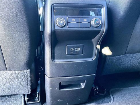 Used 2023 GMC Acadia SLE image 26