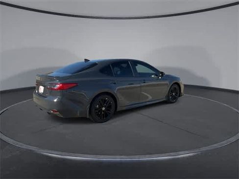 Used 2025 Toyota Camry SE image 8