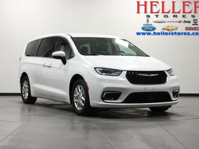 Used 2023 Chrysler Pacifica Touring-L