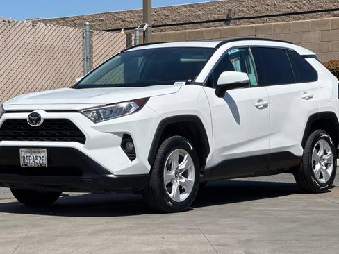 Used 2021 Toyota RAV4 XLE w/ Convenience Package FWD image 8