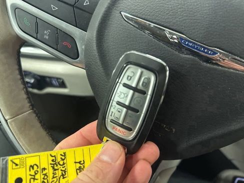 Certified 2017 Chrysler Pacifica Limited w/ Advanced Safetytec Group image 15