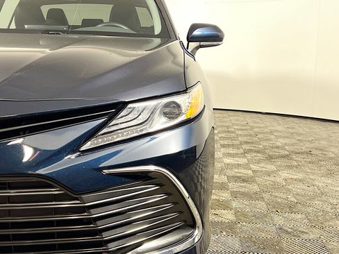 Used 2021 Toyota Camry XLE w/ Cold Weather Package image 12