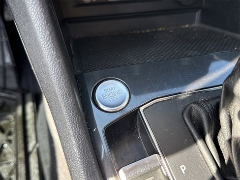 Used 2018 Volkswagen Tiguan SEL image 17