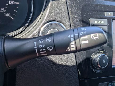 Used 2019 Nissan Rogue SV w/ Premium Package image 30