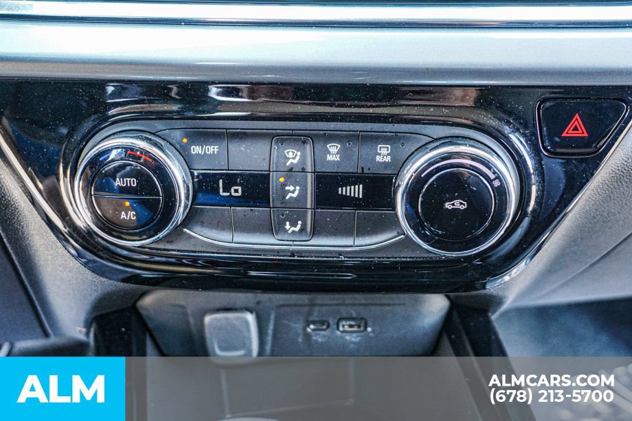 Used 2025 Chevrolet Trax LT FWD image 39