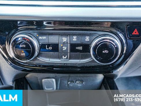 Used 2025 Chevrolet Trax LT FWD image 39