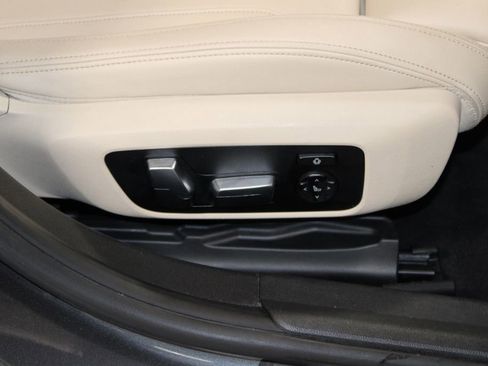 Used 2019 BMW 330i xDrive 330i xDrive image 24