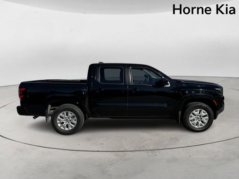 Used 2022 Nissan Frontier SV image 3