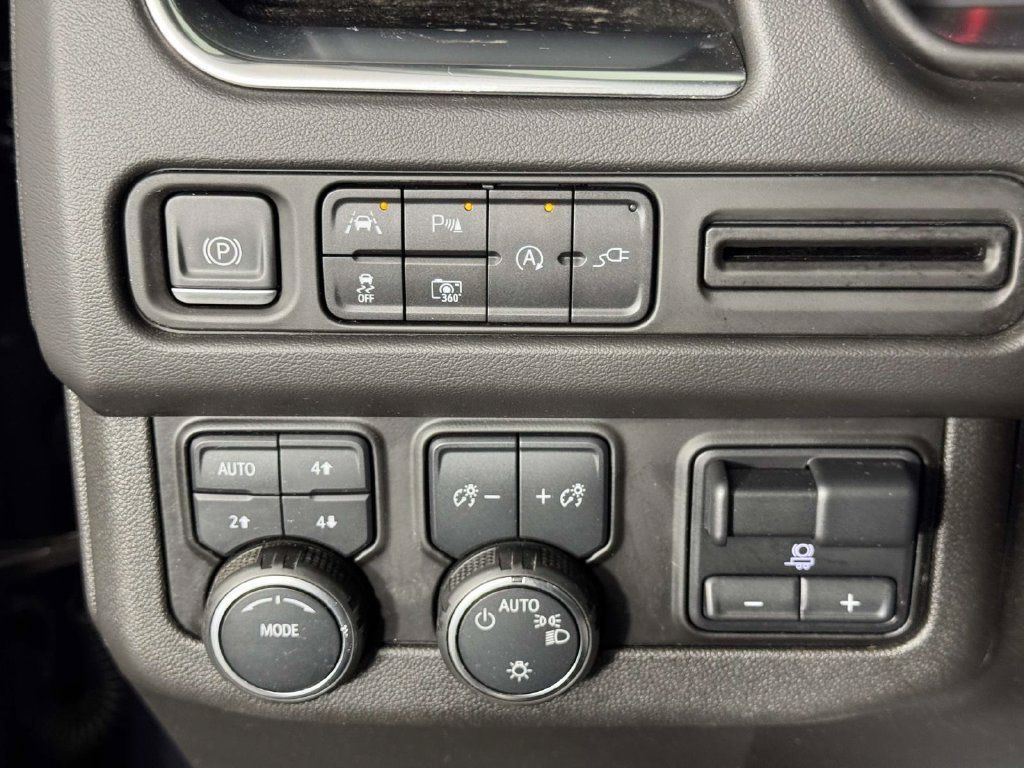 Used 2022 Chevrolet Suburban LT w/ LT Signature Package AWD/4WD image 20