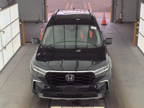Used 2025 Honda Pilot Elite image 2