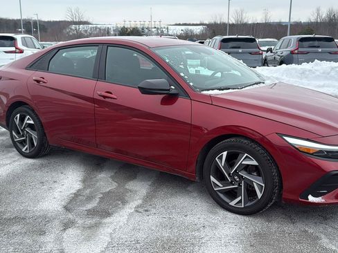 Used 2025 Hyundai Elantra Sport FWD image 2