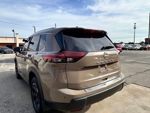 Certified 2024 Nissan Rogue SV w/ SV Premium Package AWD/4WD image 10