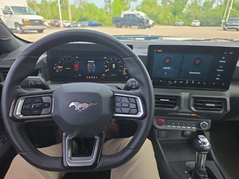 Used 2024 Ford Mustang Coupe image 13