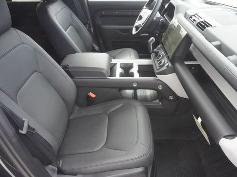 New 2026 Land Rover Defender 110 X-Dynamic SE image 23