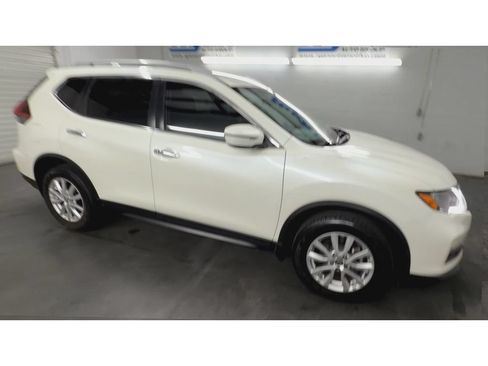 Used 2020 Nissan Rogue SV FWD image 2