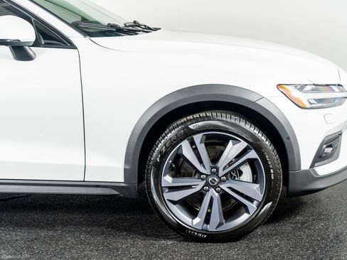 Used 2026 Volvo V60 B5 Cross Country Plus w/ Protection Package Premier image 6