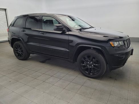 Used 2019 Jeep Grand Cherokee Altitude image 11