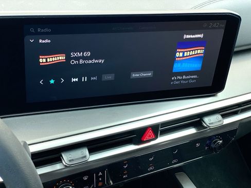 Certified 2025 Kia Sorento LX image 26