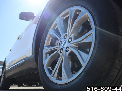 Used 2022 Ford Explorer XLT w/ Equipment Group 202A image 10