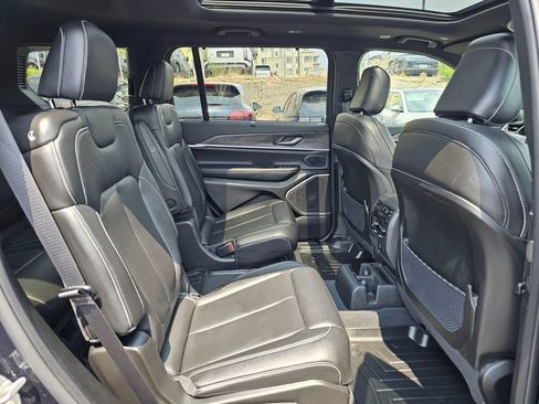 Used 2024 Jeep Grand Cherokee L Limited w/ Luxury Tech Group II AWD/4WD image 13