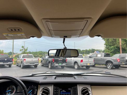 Used 2017 Ford Expedition XLT RWD image 19