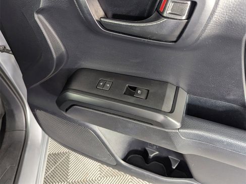 Used 2018 Toyota Tacoma SR image 33