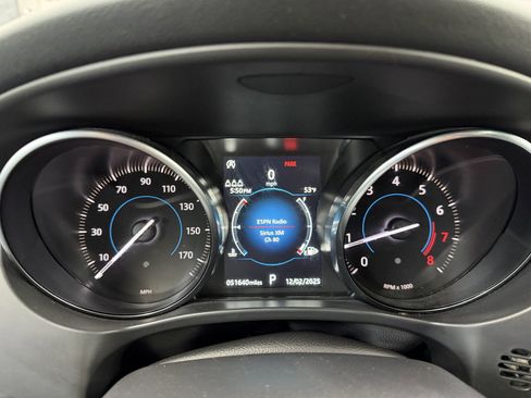 Used 2019 Jaguar F-PACE Premium image 14