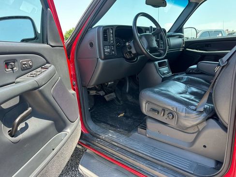 Used 2002 Chevrolet Avalanche 2500 w/ Convenience Pkg AWD/4WD image 33