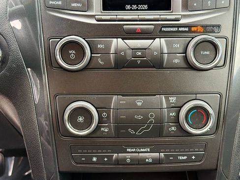 Used 2018 Ford Explorer XLT AWD/4WD image 17
