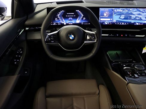 Used 2026 BMW 530i xDrive w/ Premium Package image 15