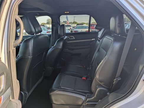 Used 2019 Ford Explorer Limited w/ Class III Trailer Tow Package image 12