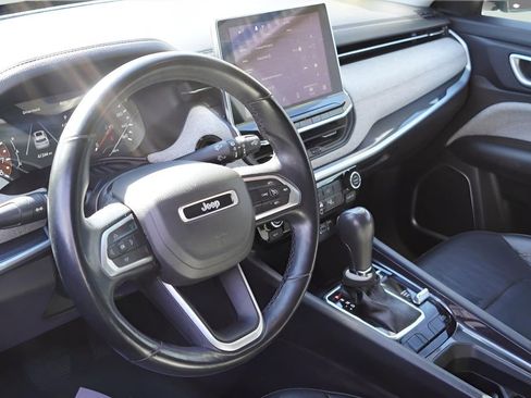 Used 2022 Jeep Compass Latitude image 13