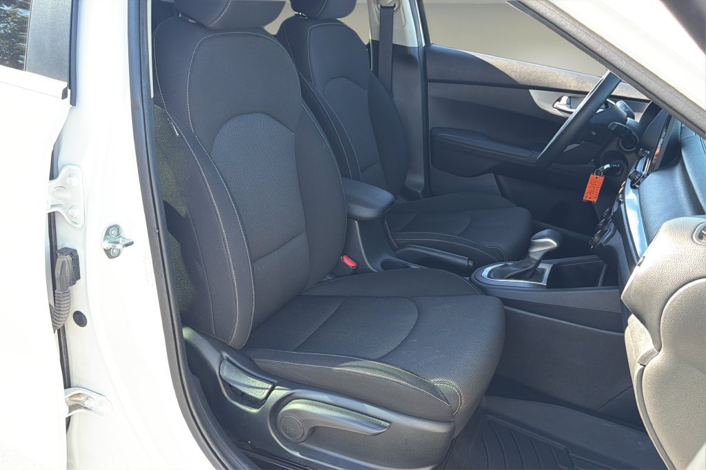 Used 2024 Kia Forte LXS w/ LXS Technology Package FWD image 18