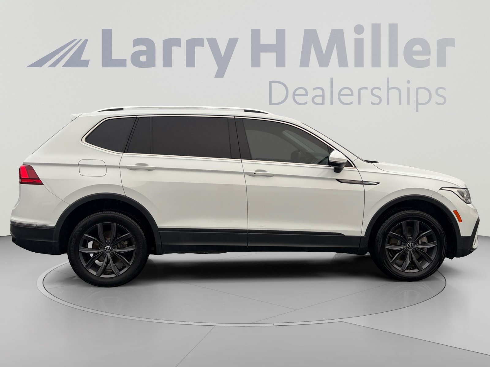 Used 2022 Volkswagen Tiguan SE AWD/4WD image 6