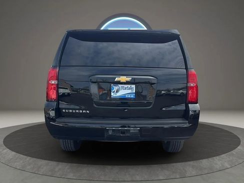 Used 2018 Chevrolet Suburban LT image 4