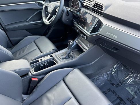 Used 2025 Audi Q3 2.0T Premium w/ Convenience Package image 16