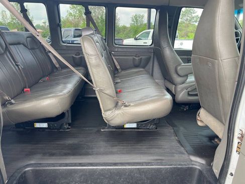 Used 2019 Chevrolet Express 3500 LS RWD image 12