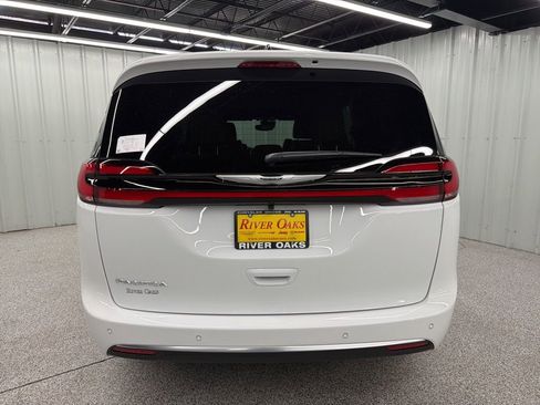New 2026 Chrysler Pacifica Pinnacle image 5