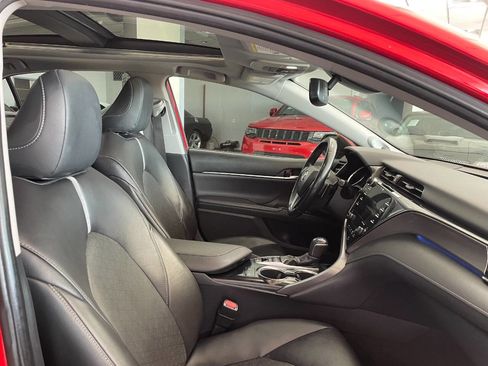 Used 2019 Toyota Camry XSE image 28