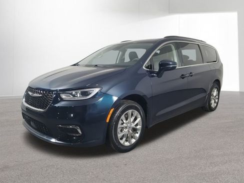 Used 2022 Chrysler Pacifica Touring-L image 1