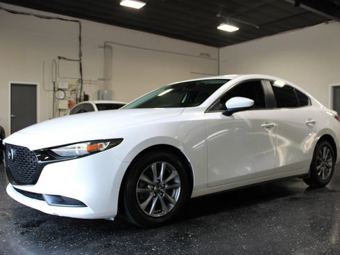 Used 2020 MAZDA MAZDA3 Sedan FWD image 8
