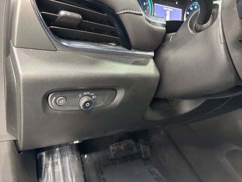 Used 2023 Chevrolet Traverse LT w/ Rear Camera Mirror Package image 24