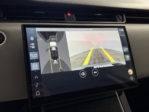 Used 2024 Land Rover Range Rover Evoque Dynamic SE image 19