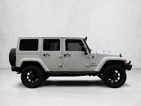 Used 2016 Jeep Wrangler Unlimited Sahara w/ Max Tow Package AWD/4WD image 4