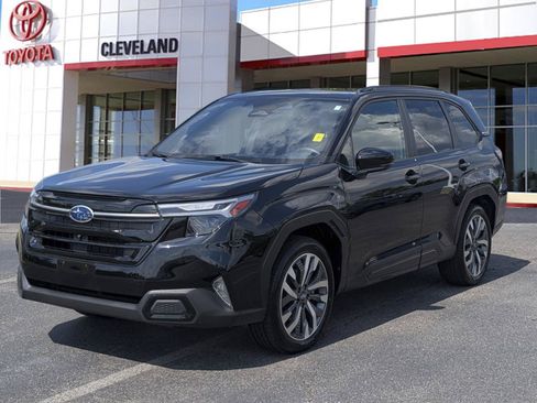 Used 2025 Subaru Forester Touring AWD/4WD image 4